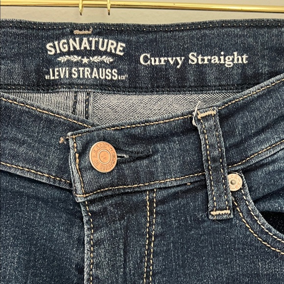Signature by Levi Strauss Curvy Straight Leg Jeans in Dark Blue Wash Size 12 - Picture 3 of 15